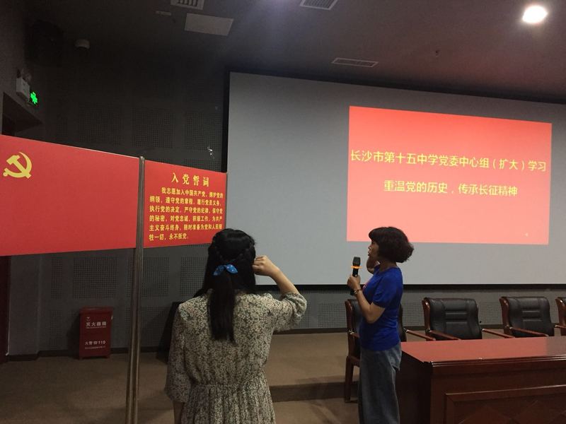 10新党员宣誓.jpg