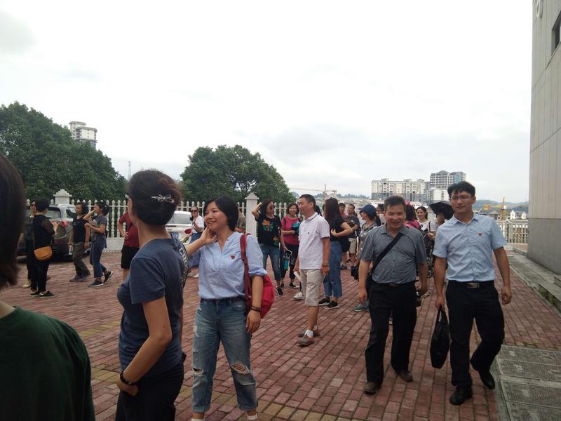 3参观思源中学.jpg